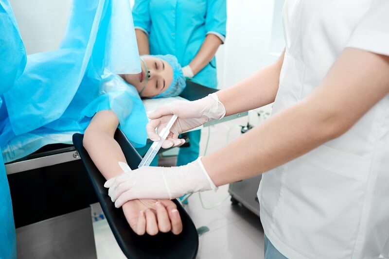 o procedimento é invasivo e envolve alguns riscos