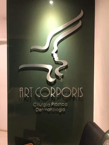Clinica art corporis cirurgia plastica e dermatologia 27